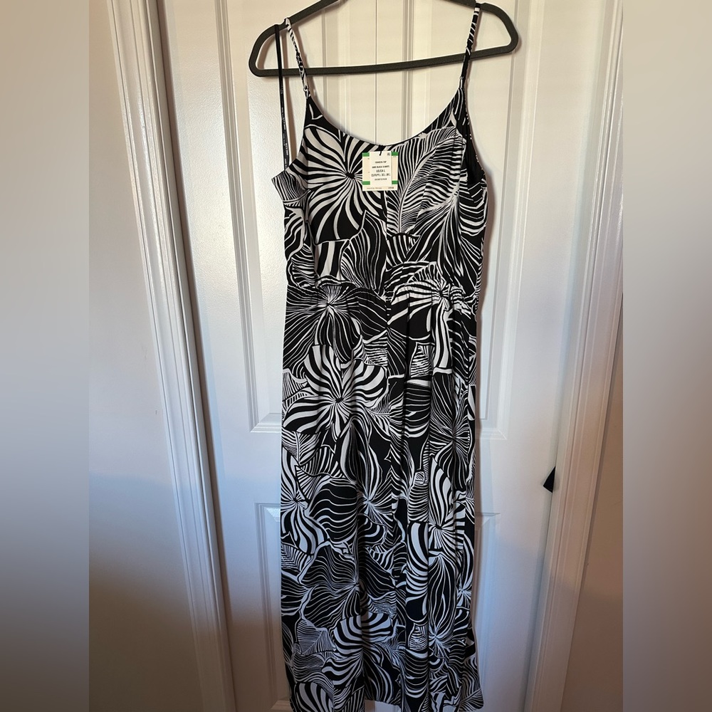 Ann Klein Maxi dress - Large. Black & White